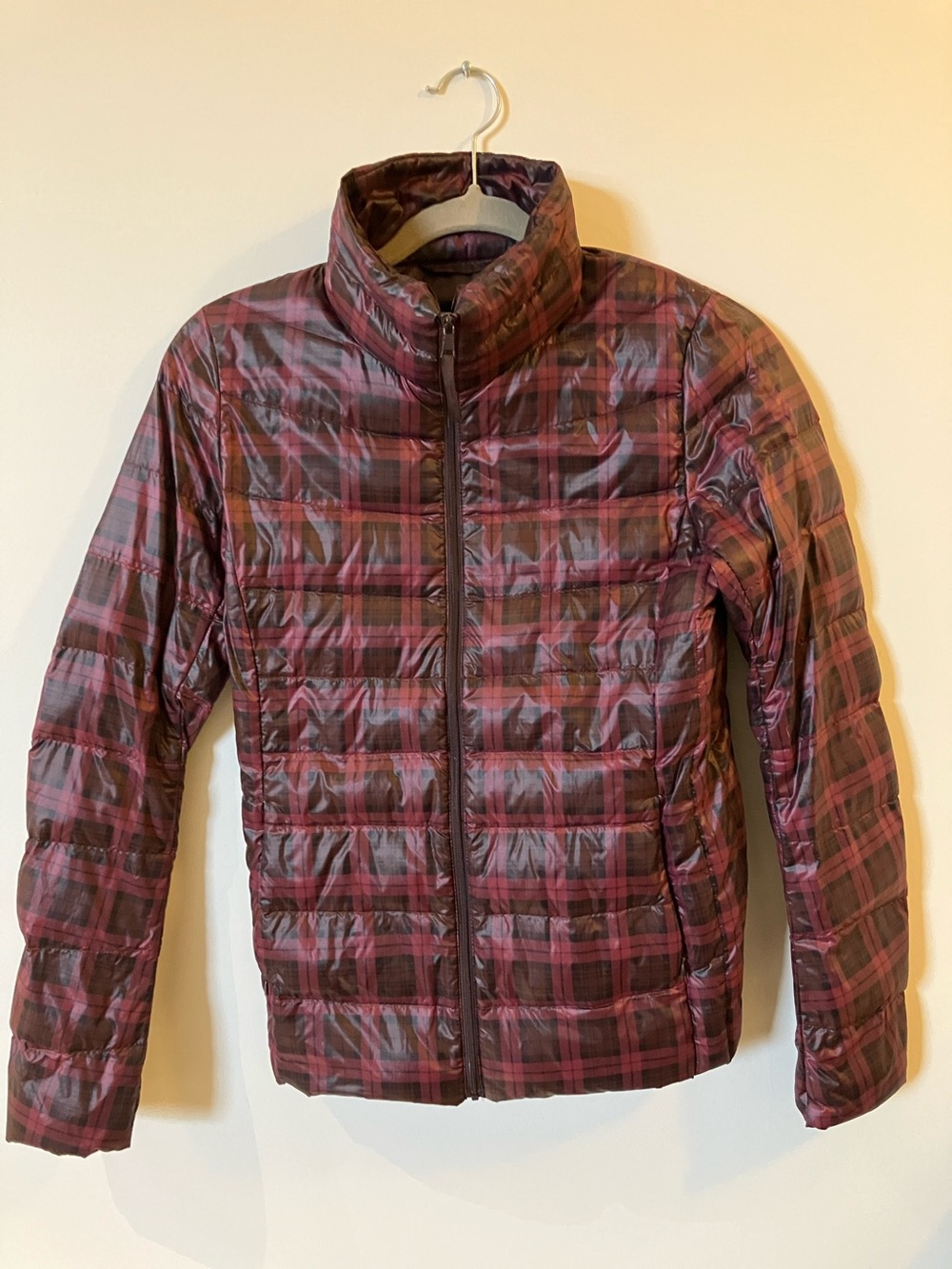 Uniqlo Women's Burgundy Plaid Lightweight Quilted Puffer
